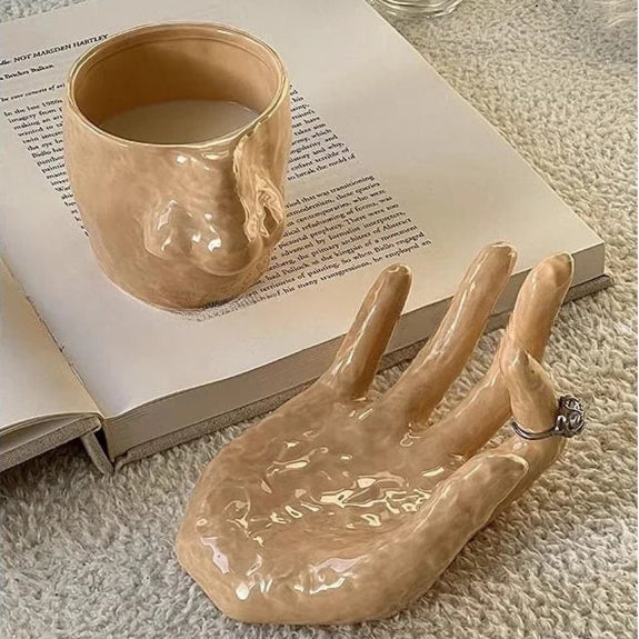 Picking nose mug